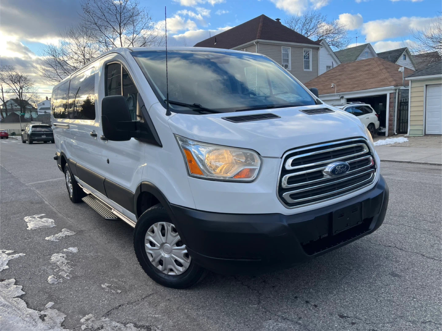 2015 FORD TRANSIT 350 XLT  LWB Low Roof 15 Passenger