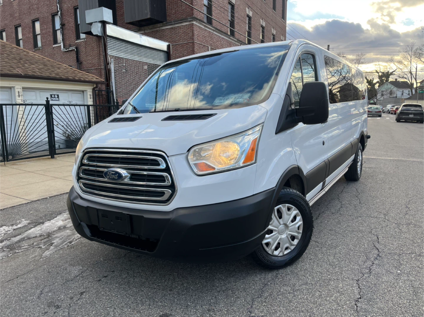 2015 FORD TRANSIT 350 XLT  LWB Low Roof 15 Passenger - photo 2