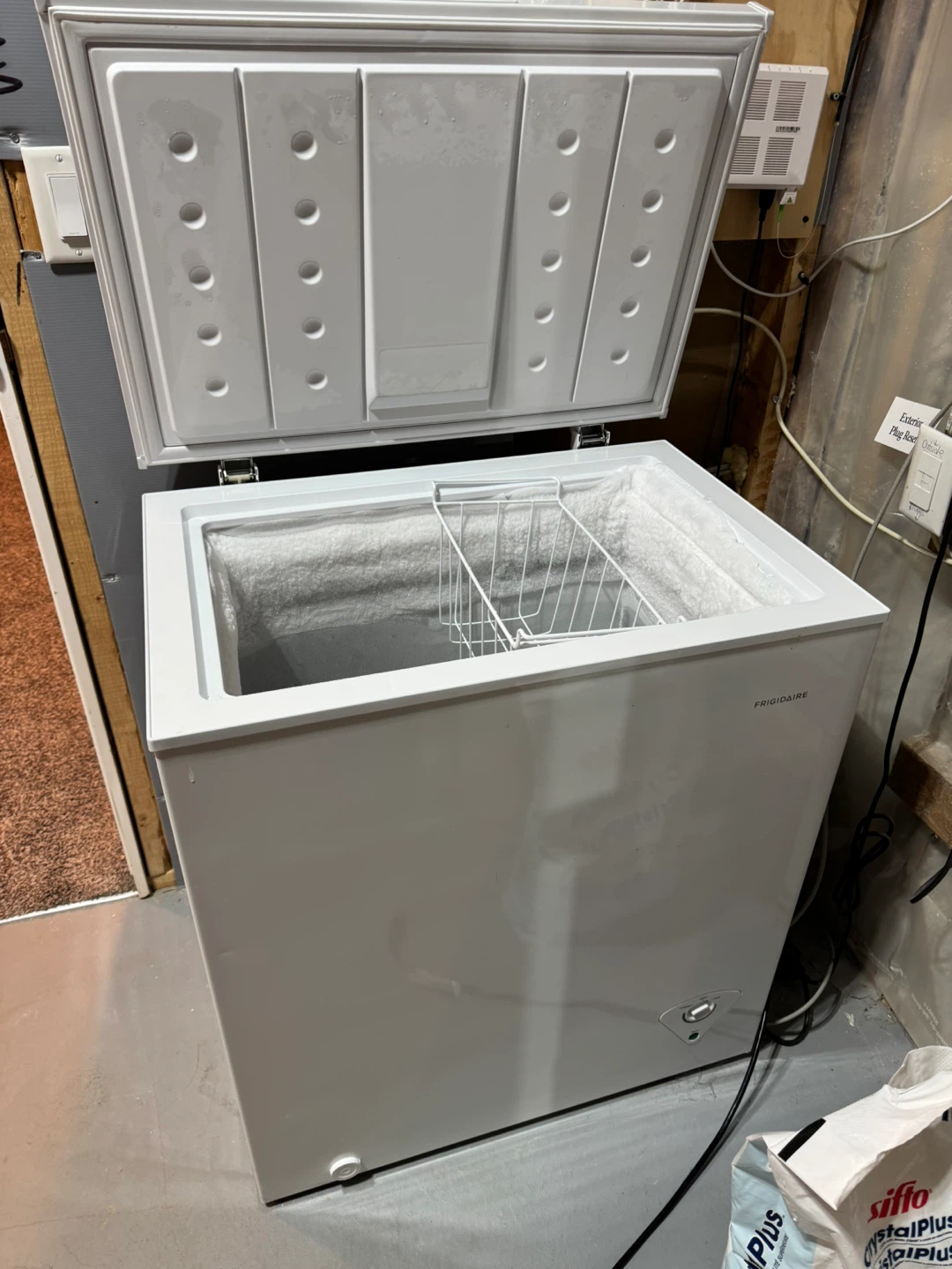 Frigidaire Chest Freezer - photo 2