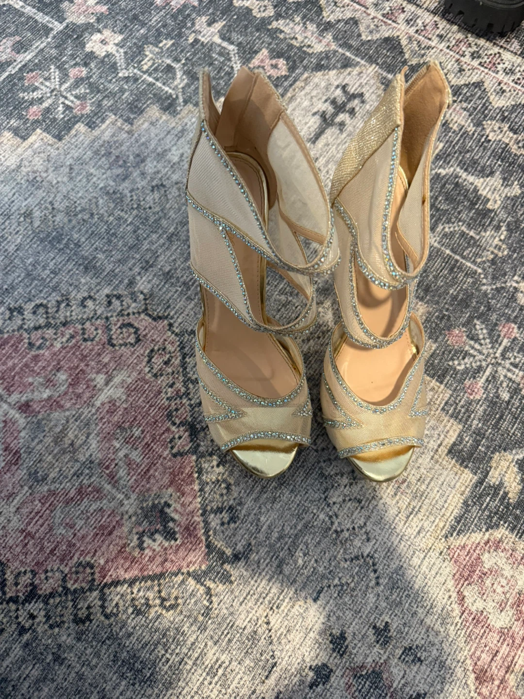 Elegant Gold Heels, Size 10 - photo 3