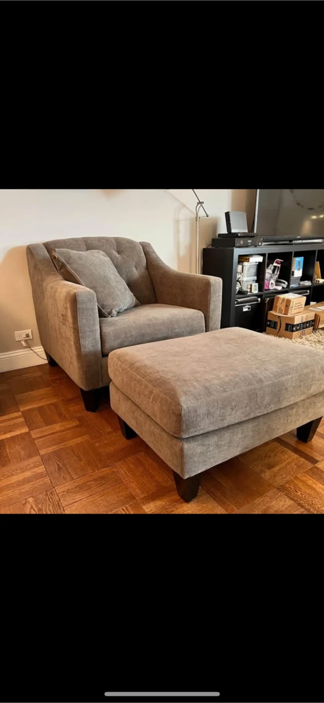 Chair and ottoman - photo 2