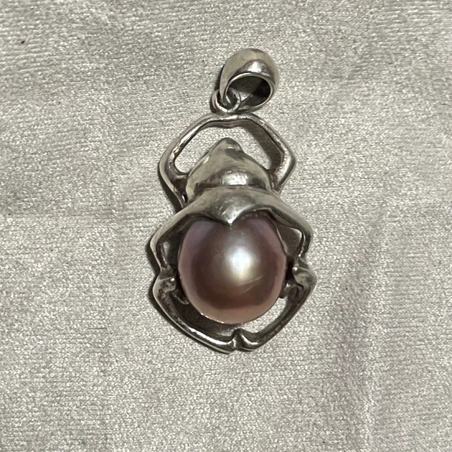 Isis II pendant