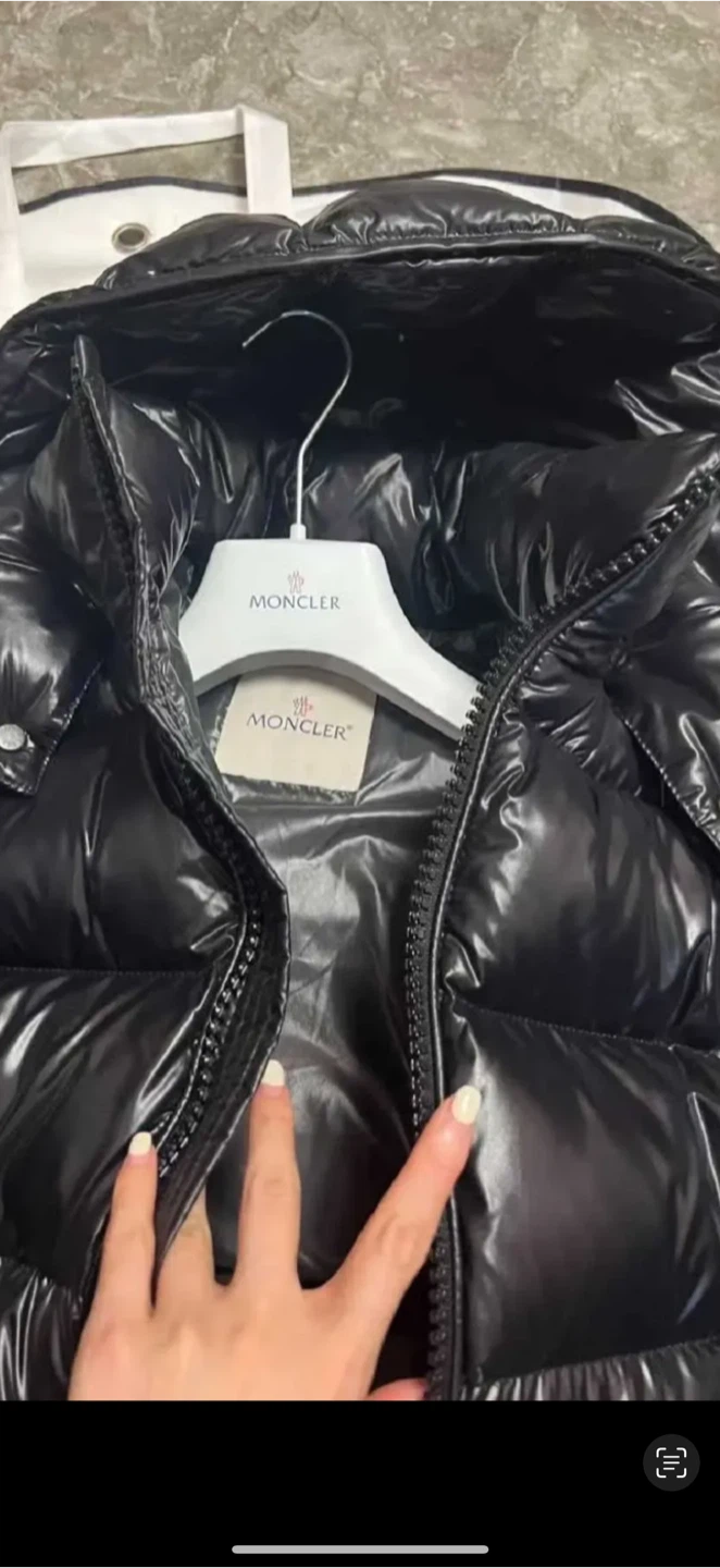 Moncler Black Padded Down Jacket - photo 2