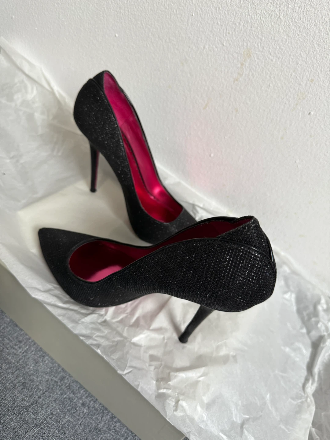 Barbie Black Glitter High Heels - photo 5