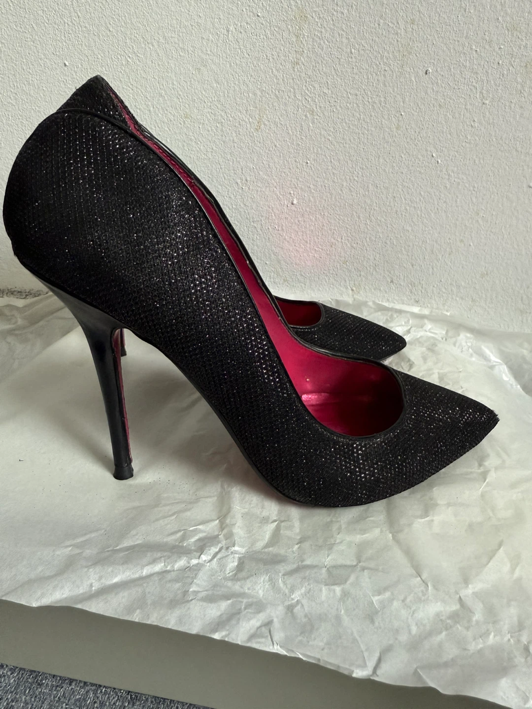 Barbie Black Glitter High Heels - photo 3