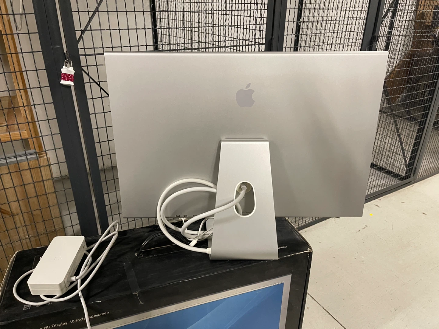 Apple Cinema Display HD 30-inch Monitor - photo 2