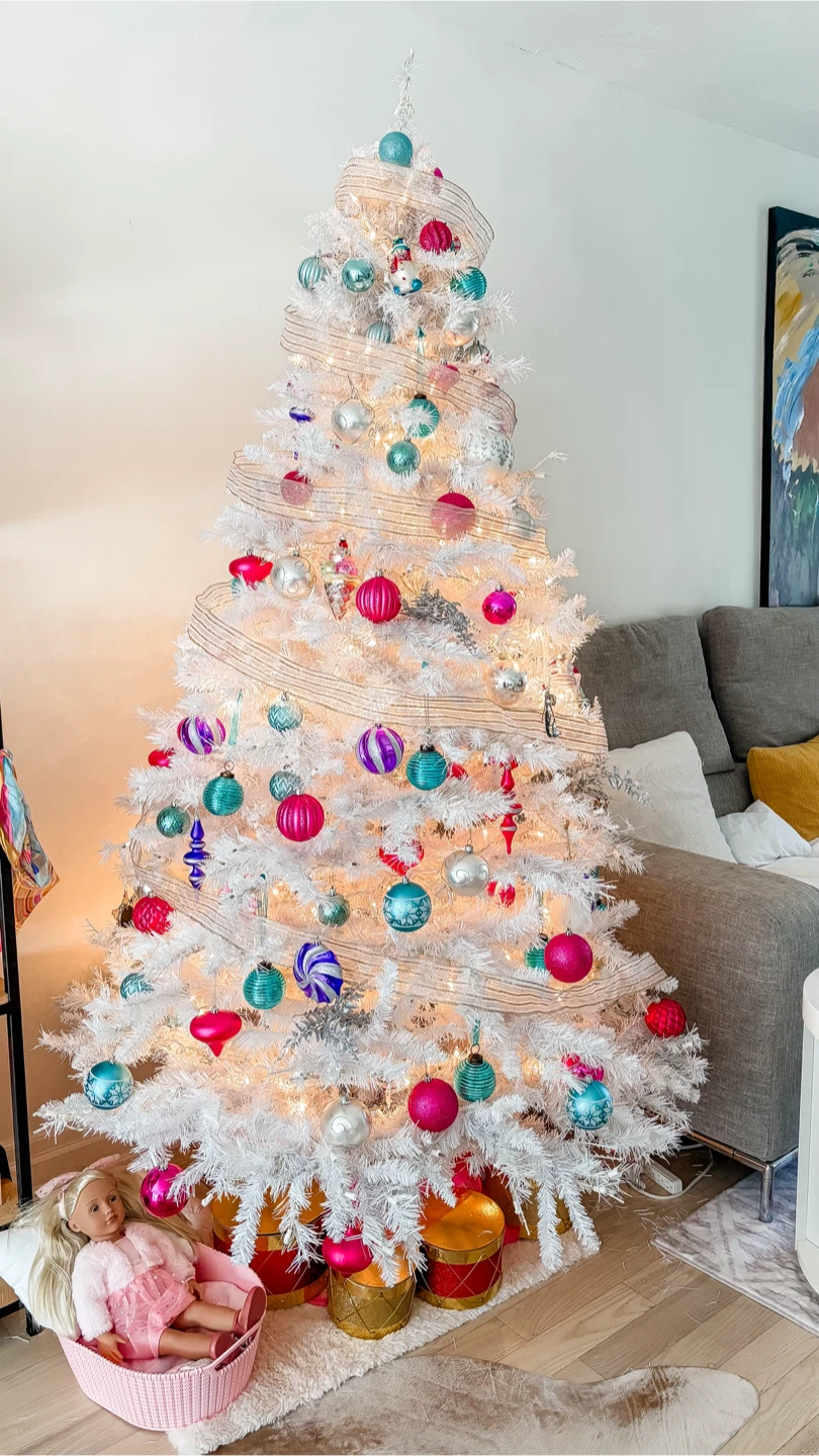 7.5 ft White Christmas Tree