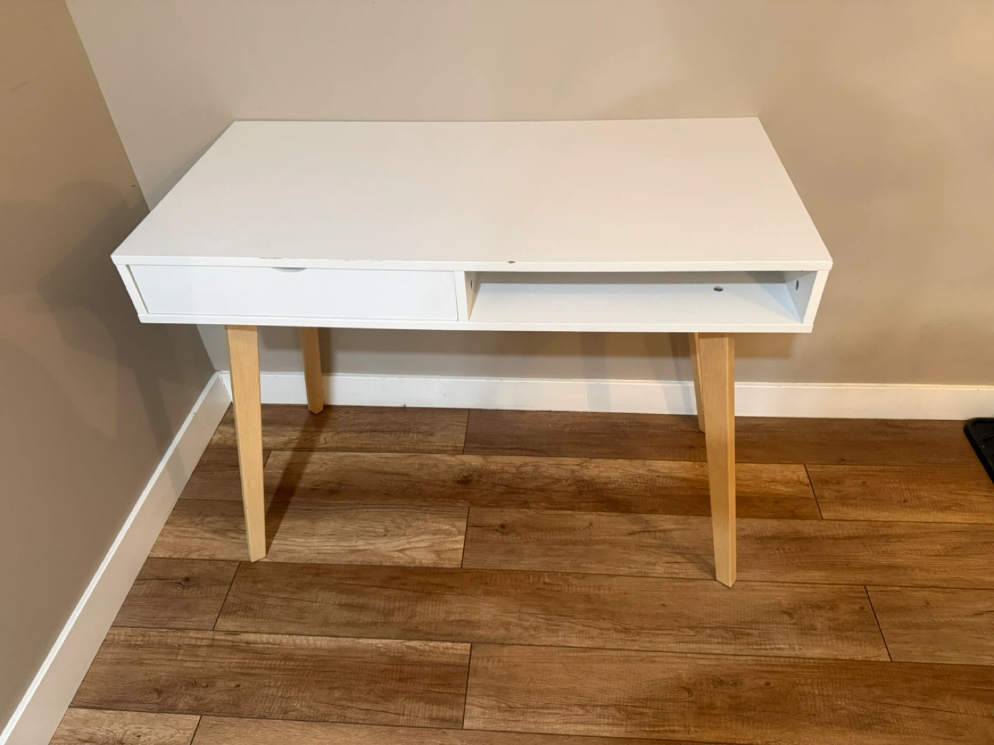 White Desk with Wooden Legs