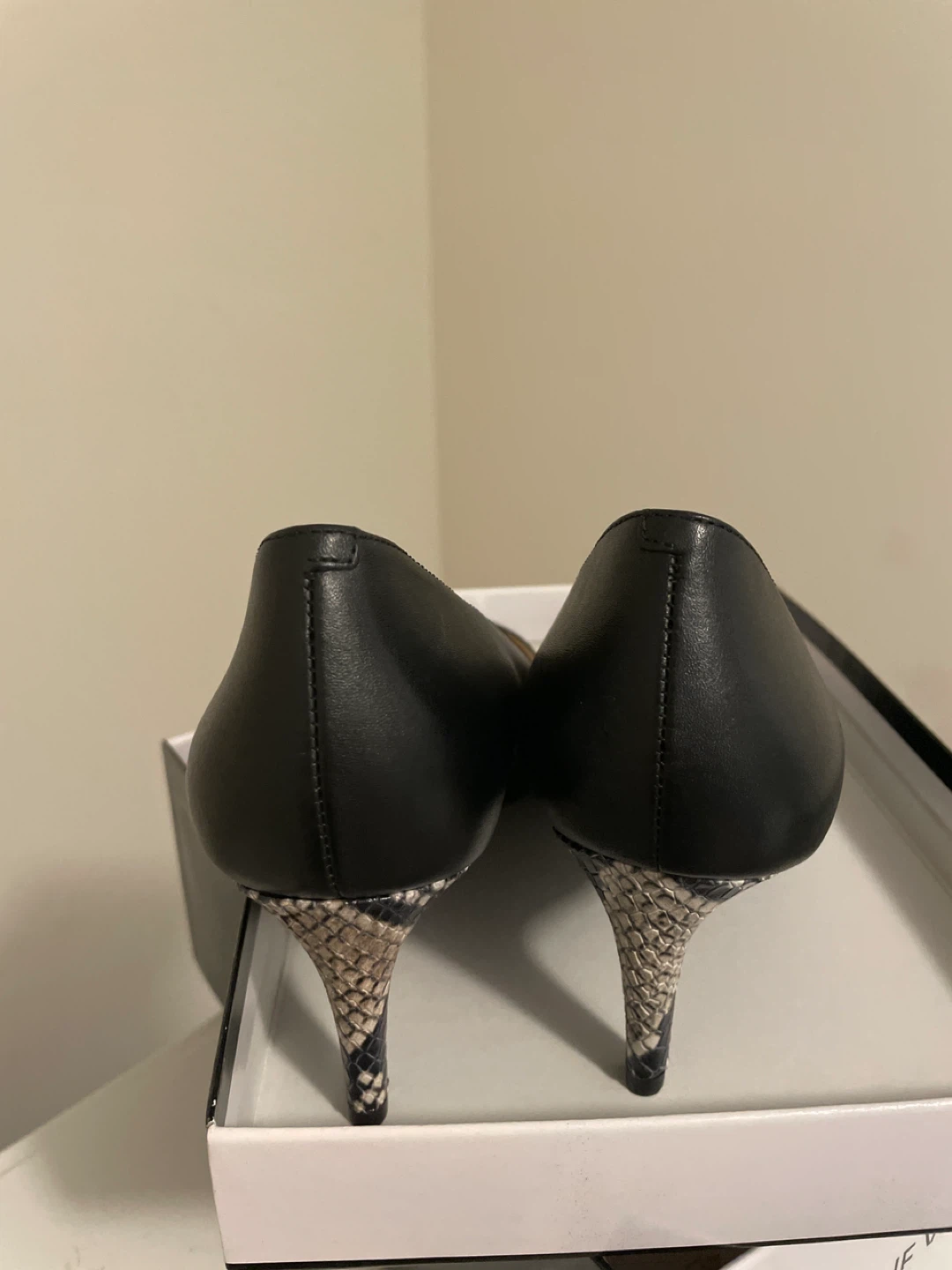 Brand new Nine West Black Leather Heels - Size 8 - photo 2