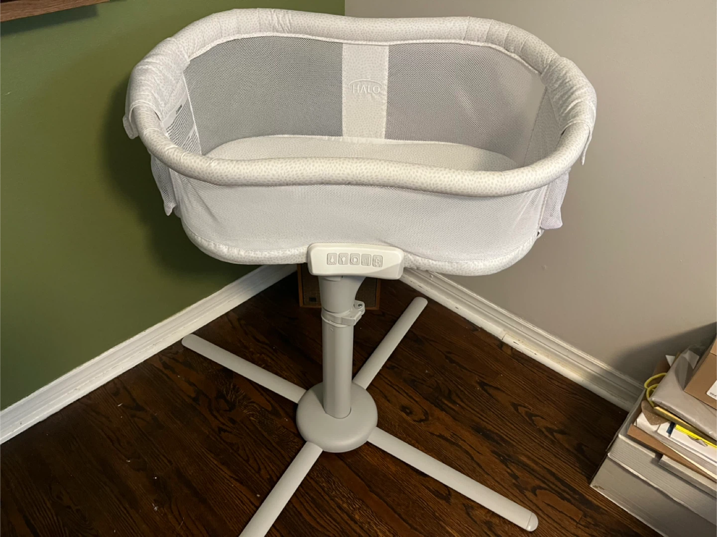 Halo BassiNest Swivel Sleeper Bassinet