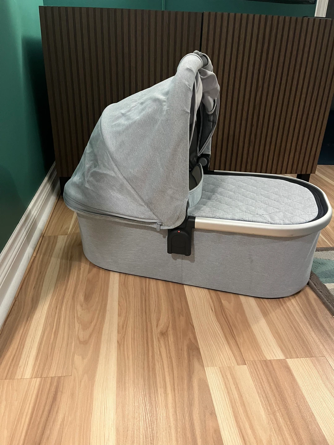 UPPAbaby Bassinet + Adapters - Excellent Condition! - photo 2