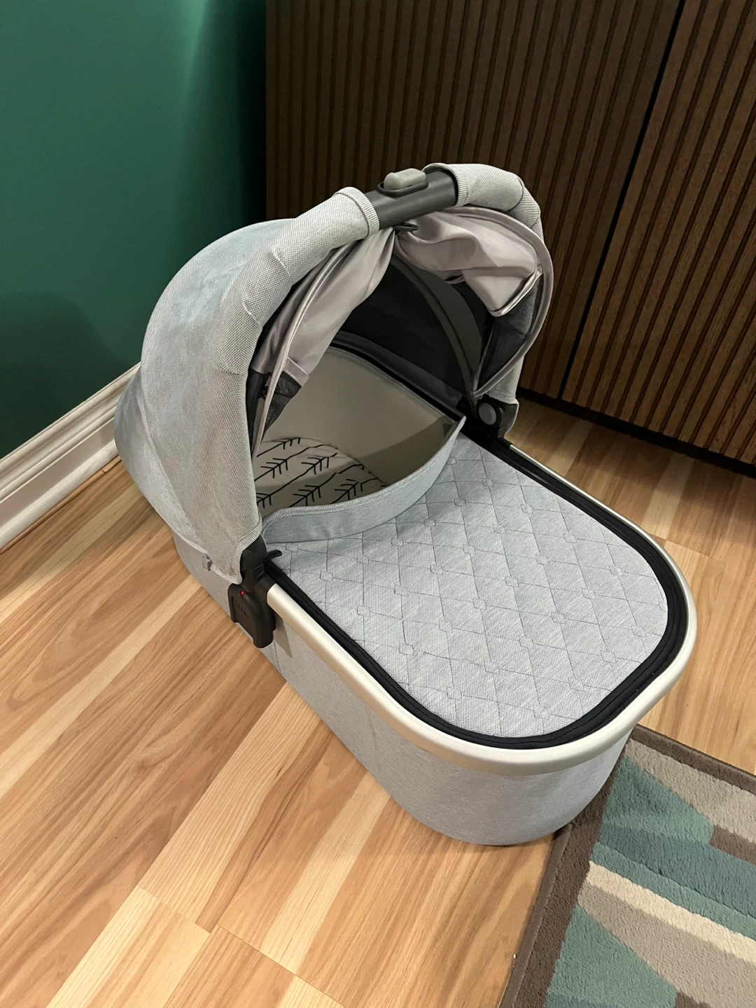 UPPAbaby Bassinet + Adapters - Excellent Condition!