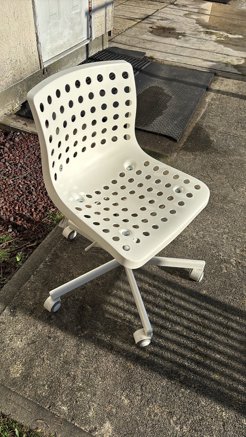 IKEA Sporren White Swivel Chair