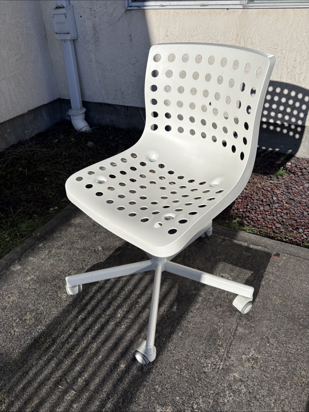 IKEA Sporren White Swivel Chair - photo 2