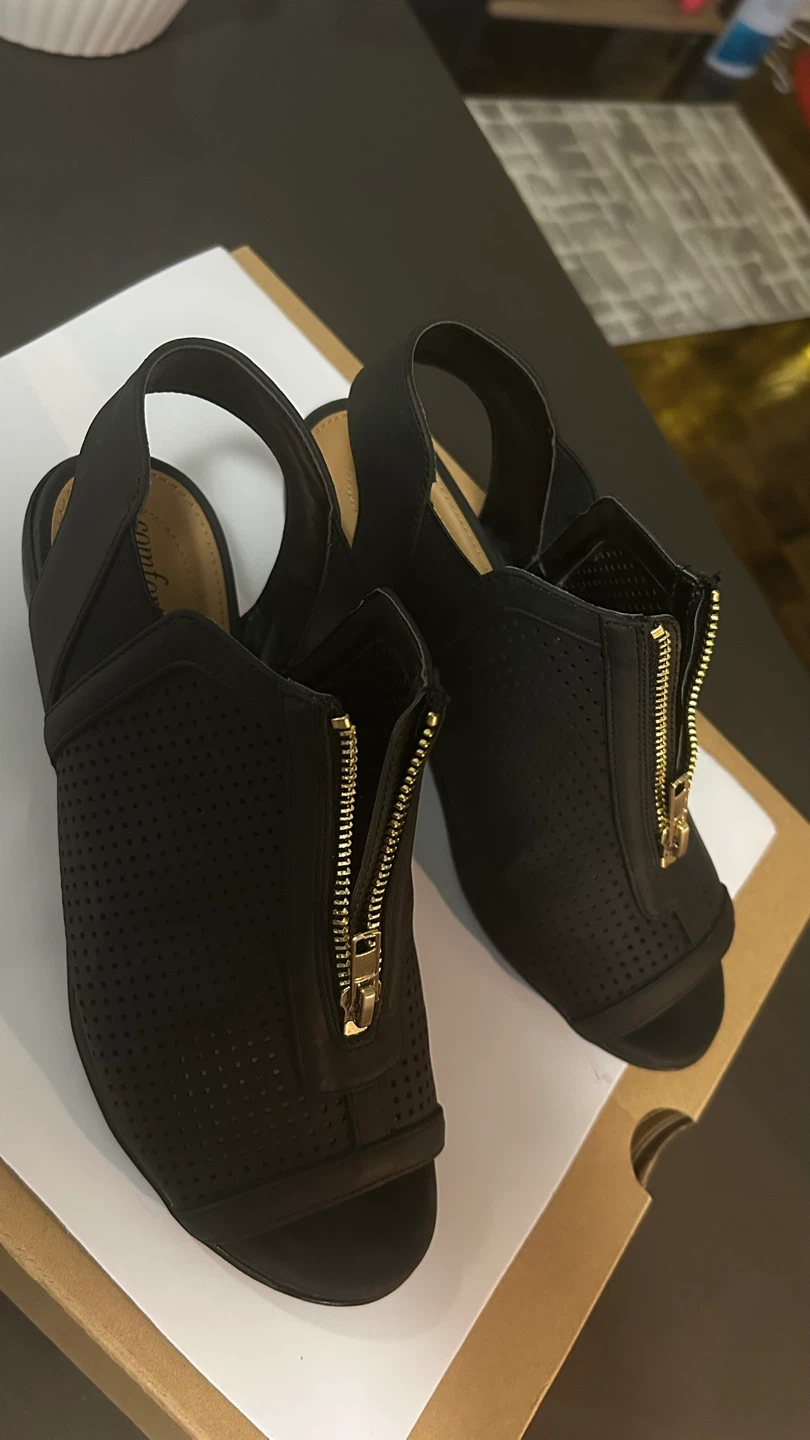 Comfort View  Black Leather Zip Up Sandals Size 7 - photo 3