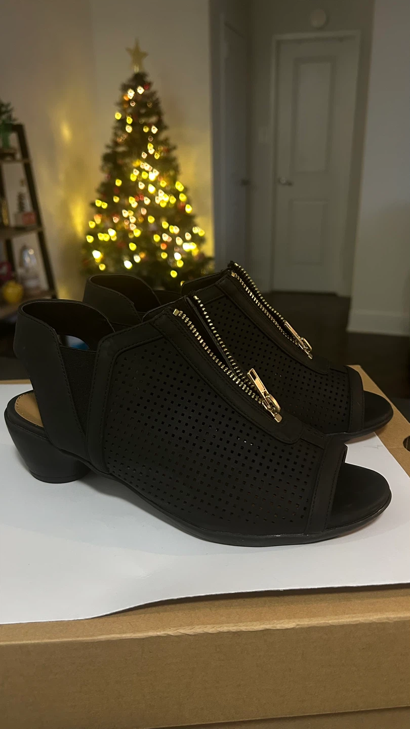 Comfort View  Black Leather Zip Up Sandals Size 7