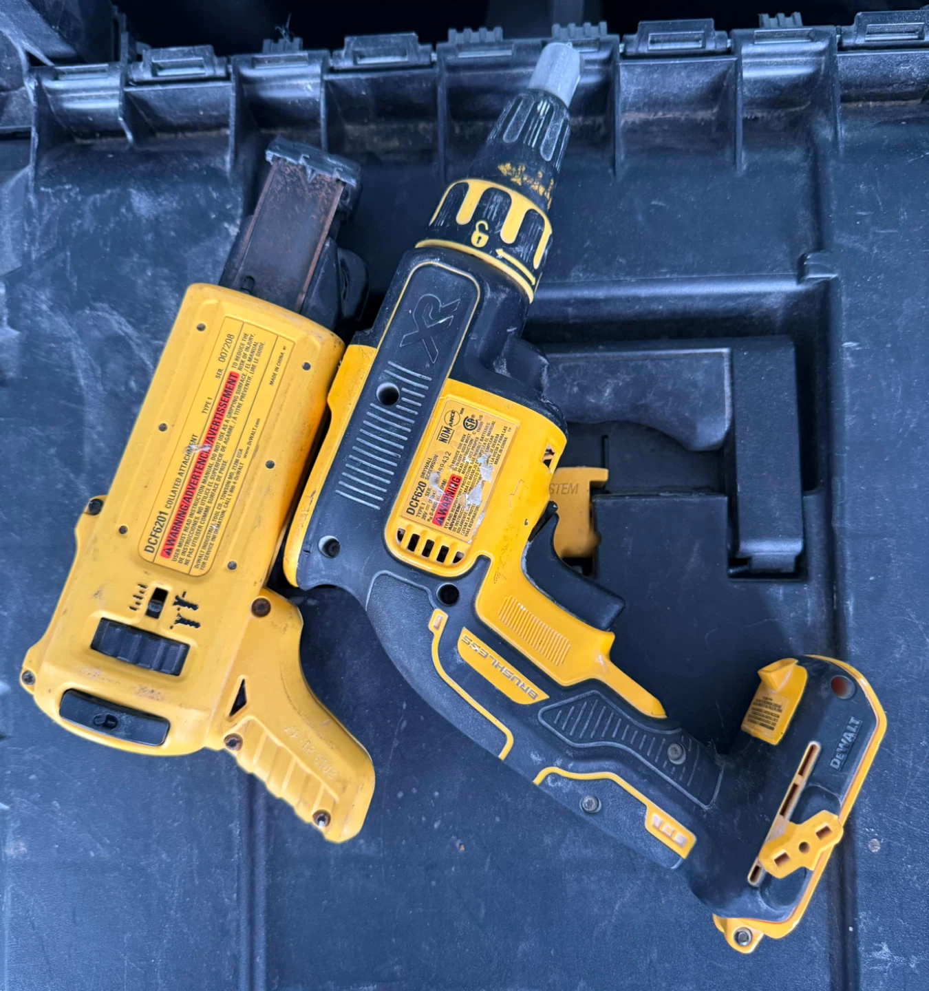 Dewalt 20v drywall screw gun with collated magazine attachment