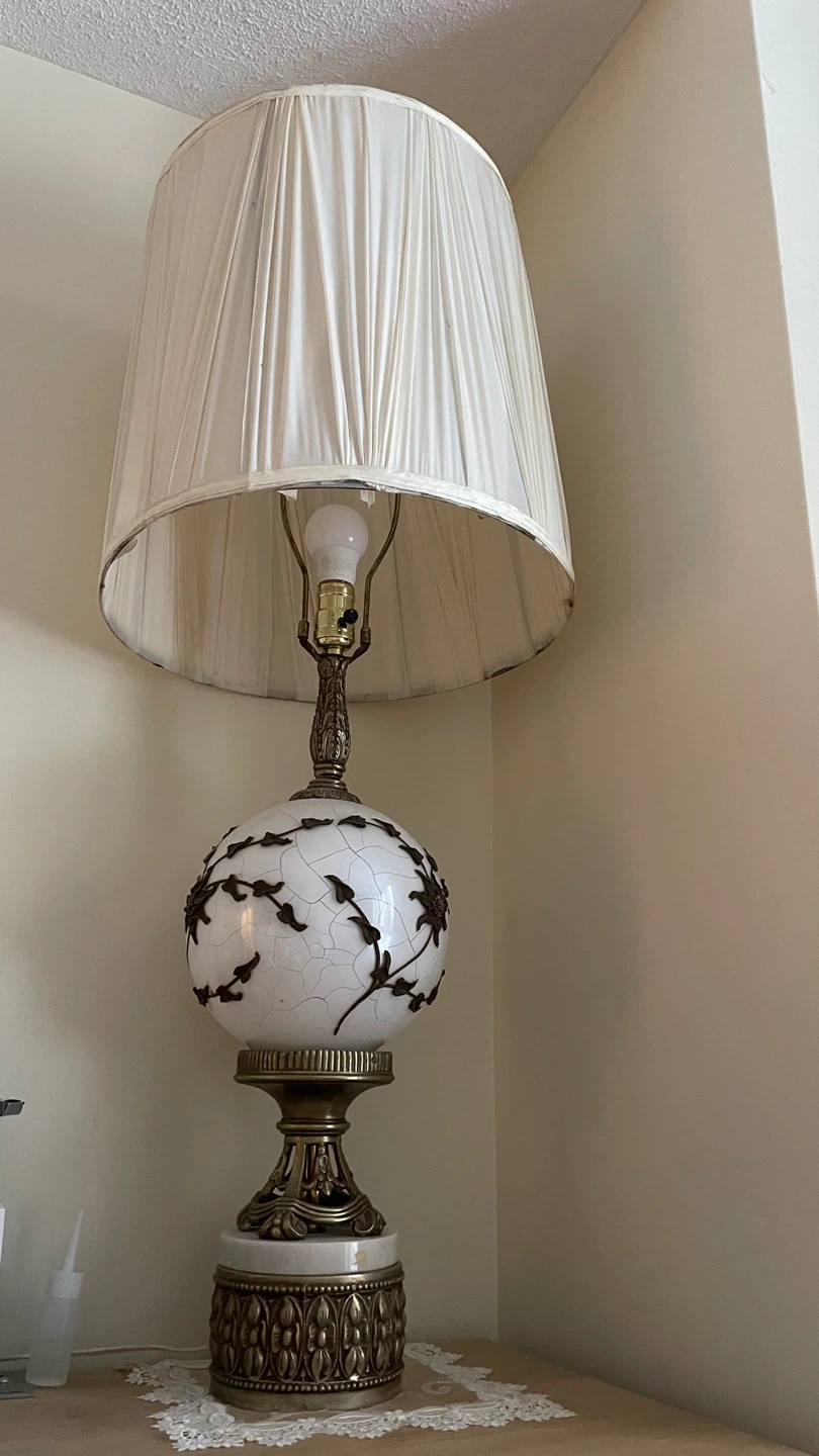 Vintage Floral Accent Table Lamp