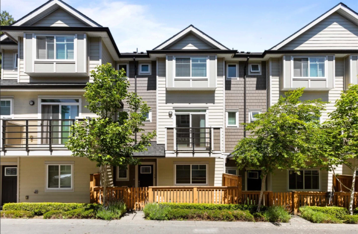 4 bedroom 4 washroom Townhouse for rent - photo 2