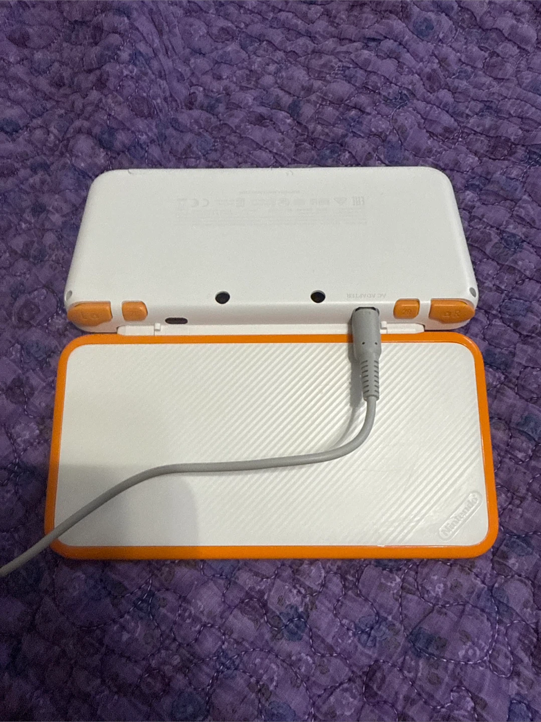 New Nintendo 2DS XL, 19 games, case, charger and more - photo 3