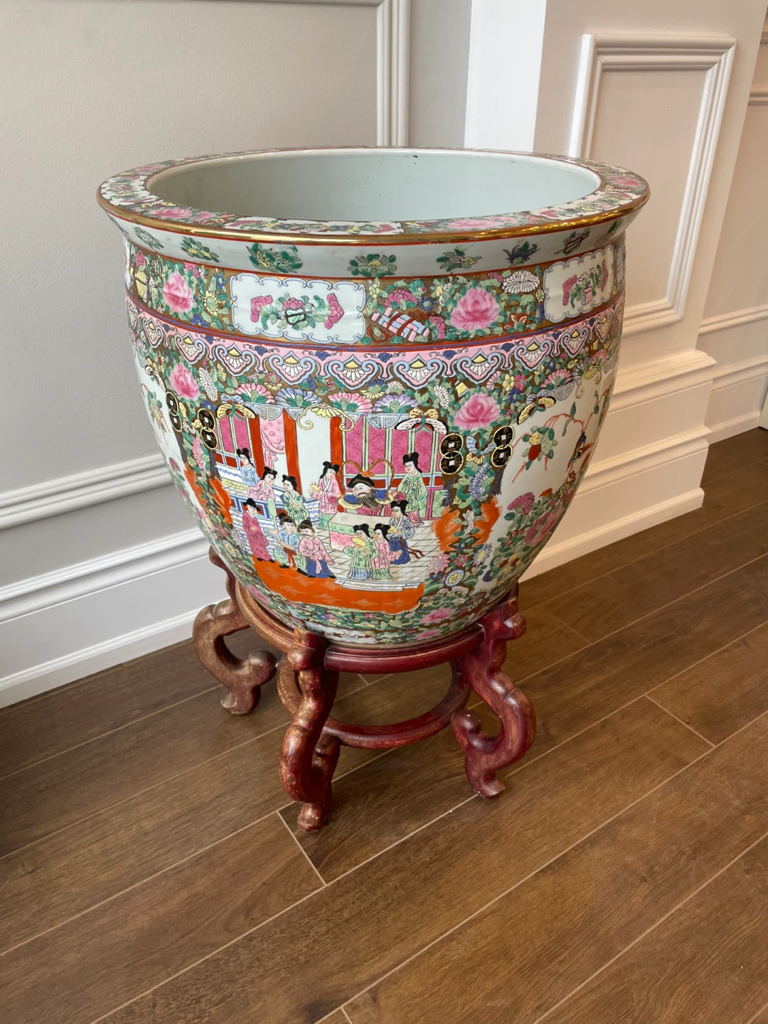 Large porcelain pot