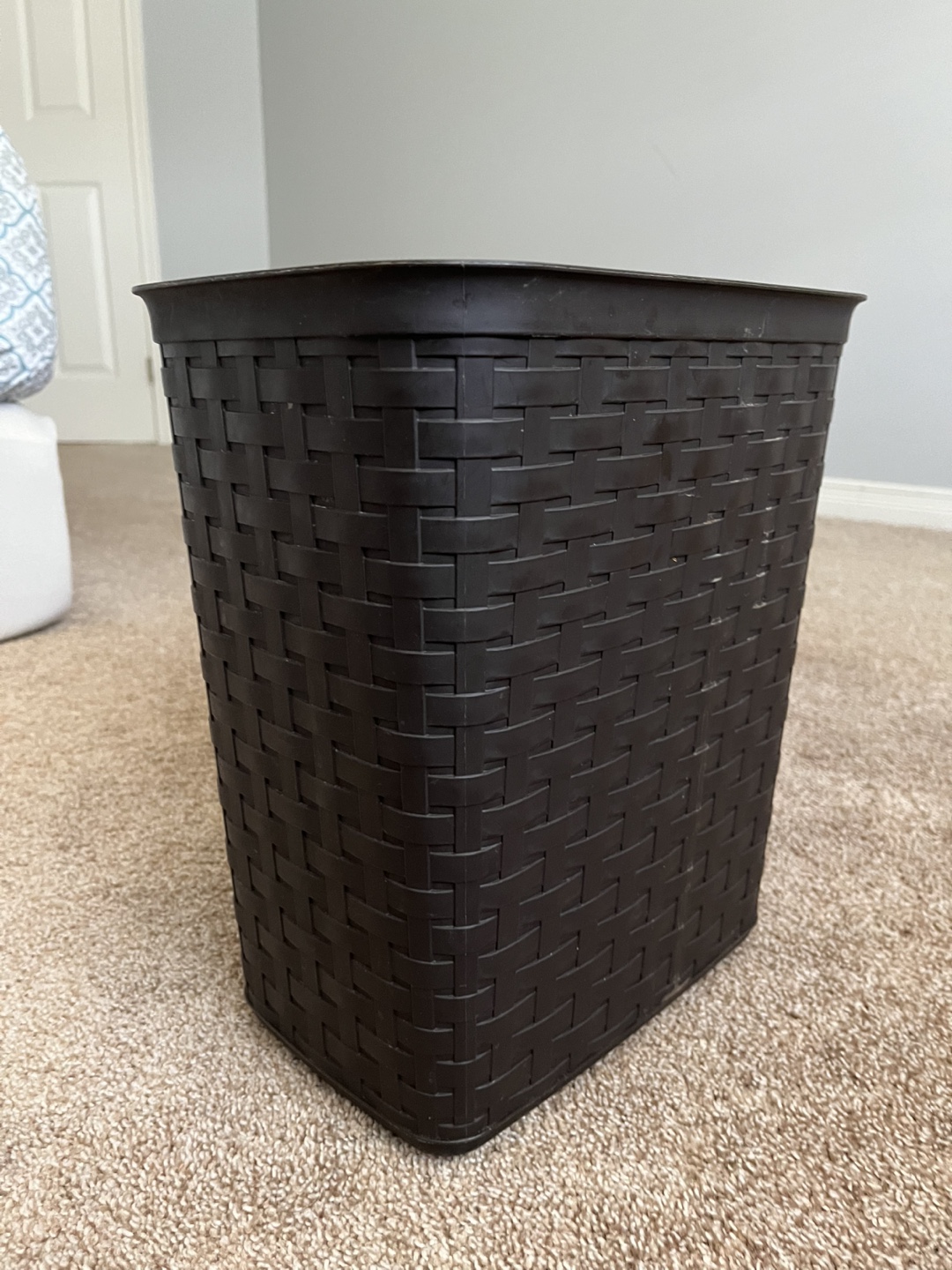 Sterilite Weave Brown 3.4 Gal Wastebasket - photo 3