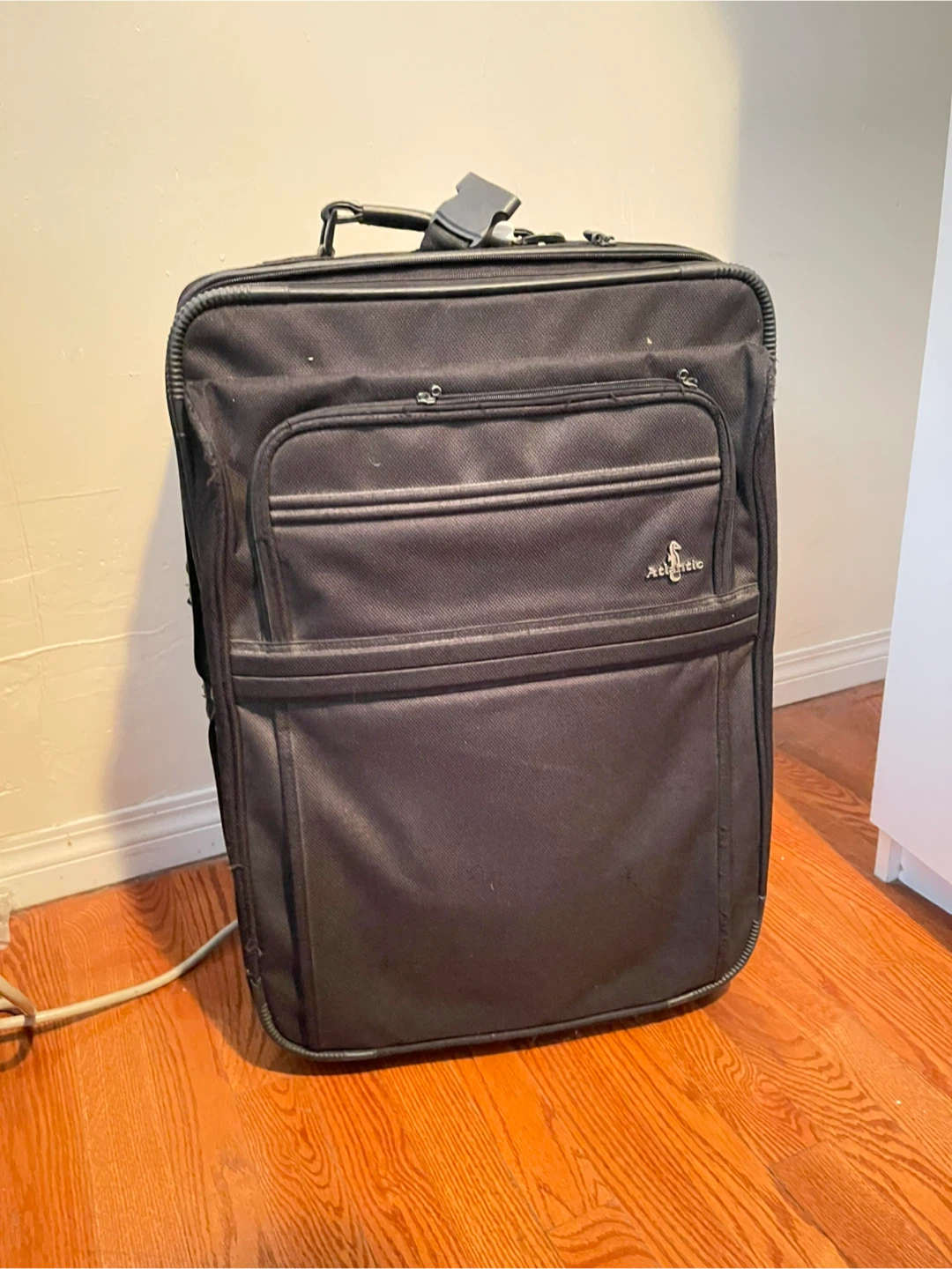 Atlantic Luggage Rolling Suitcase - Black