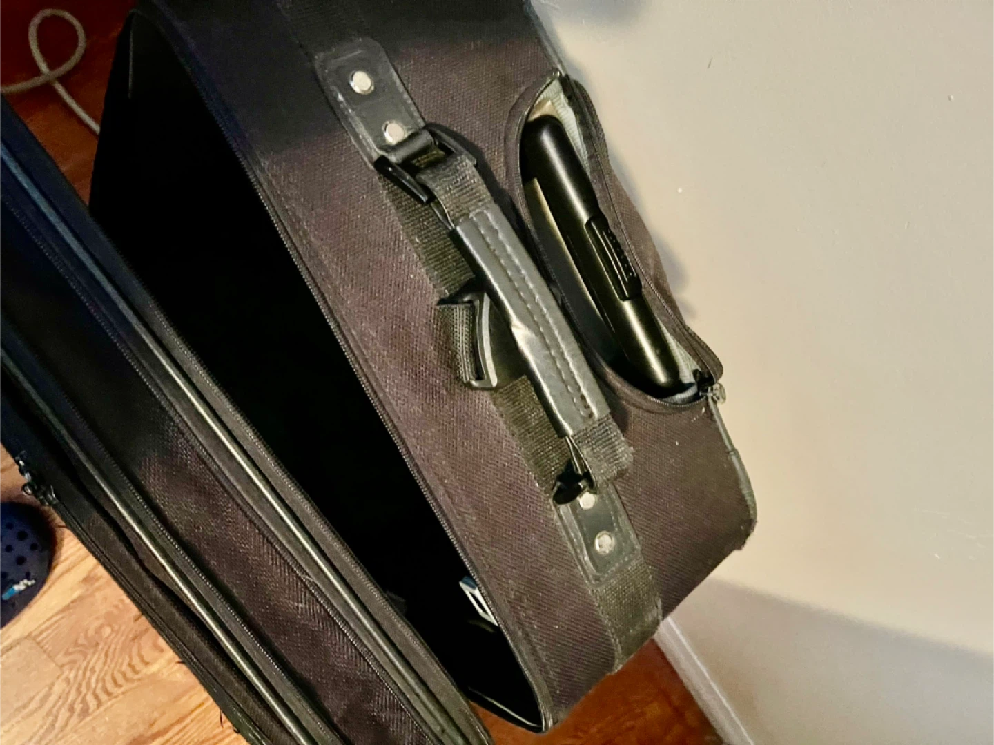 Atlantic Luggage Rolling Suitcase - Black - photo 3