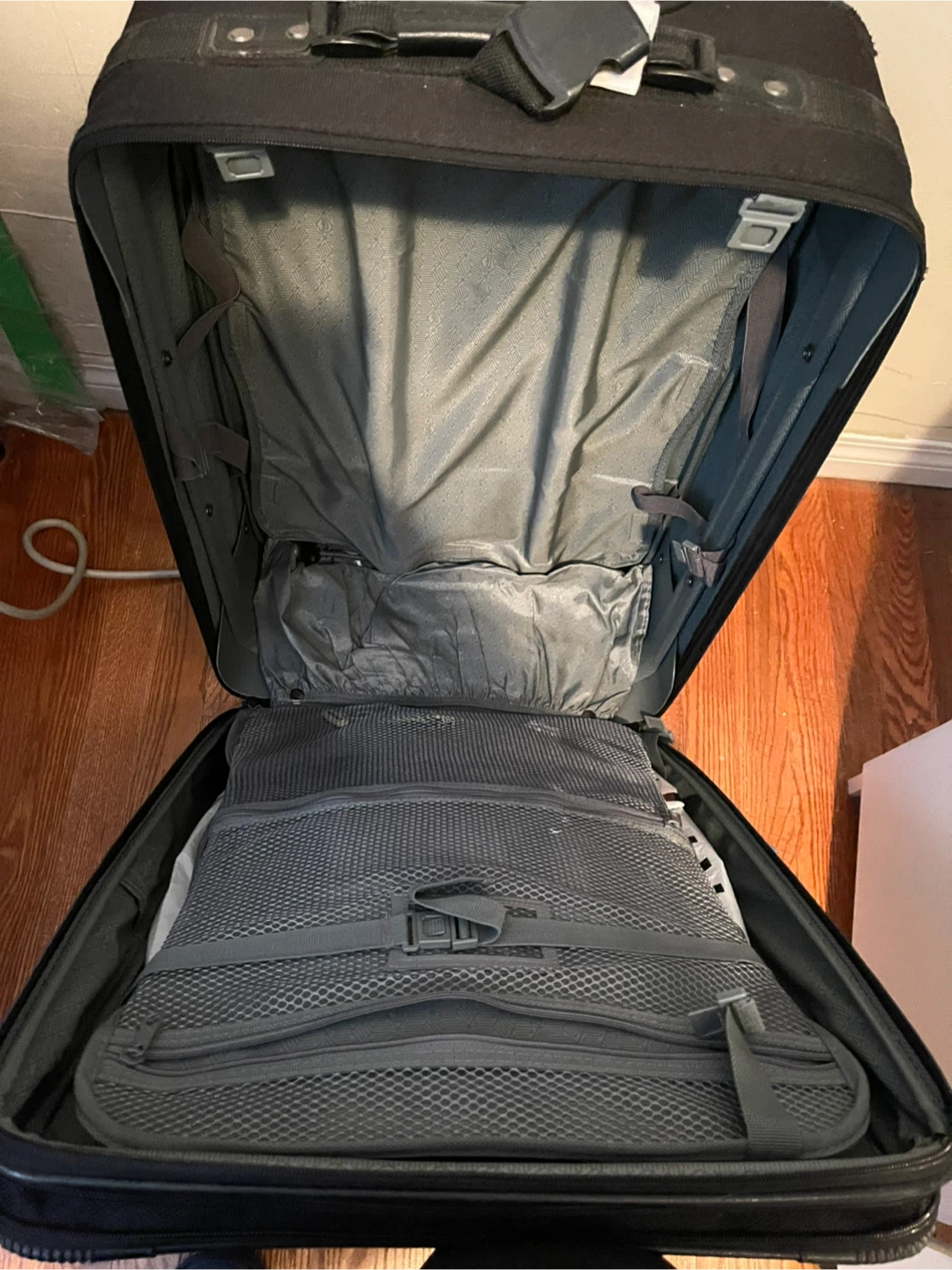 Atlantic Luggage Rolling Suitcase - Black - photo 2