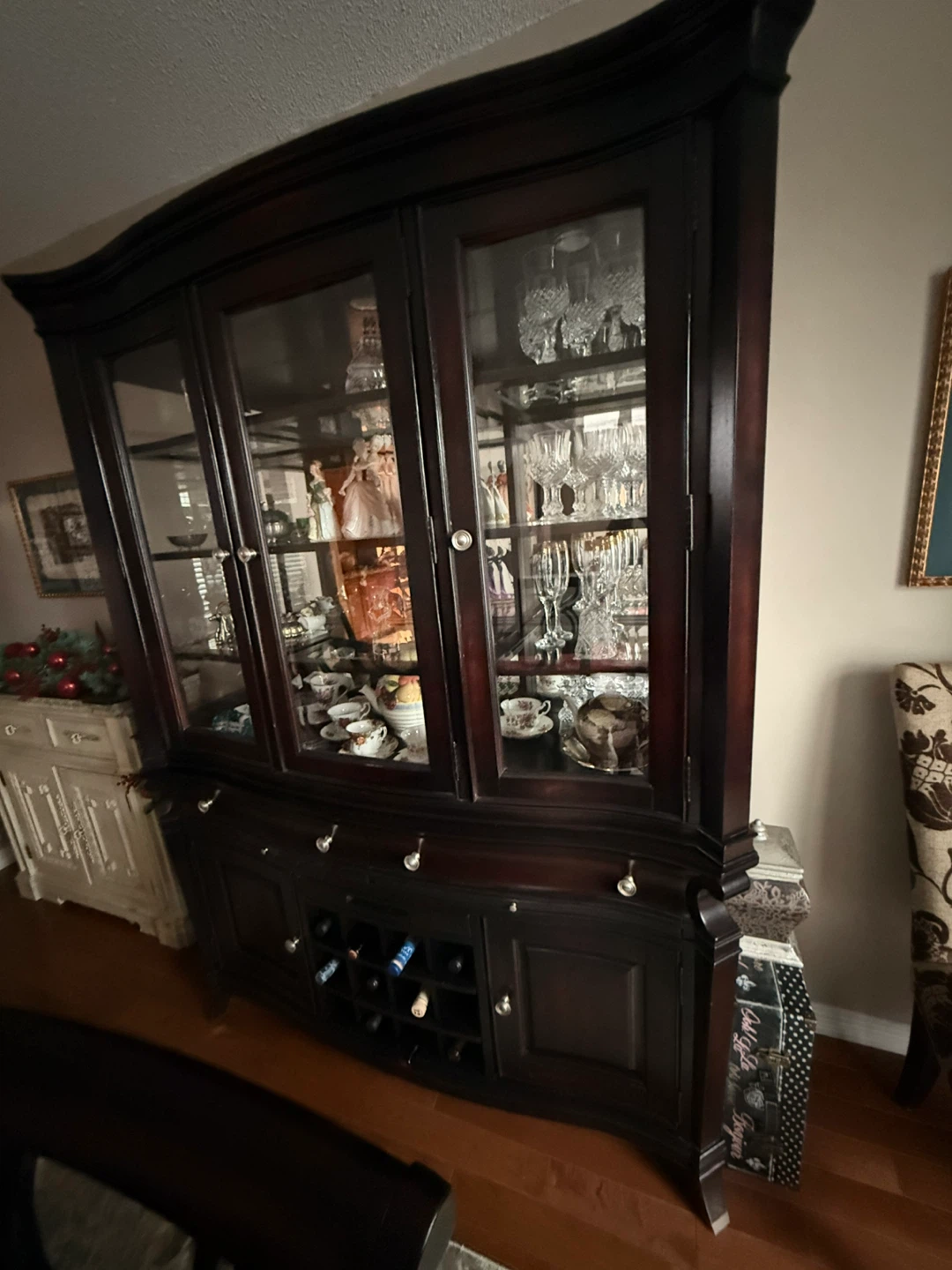 Dining table, 6 chairs and hutch 🧡 - photo 2