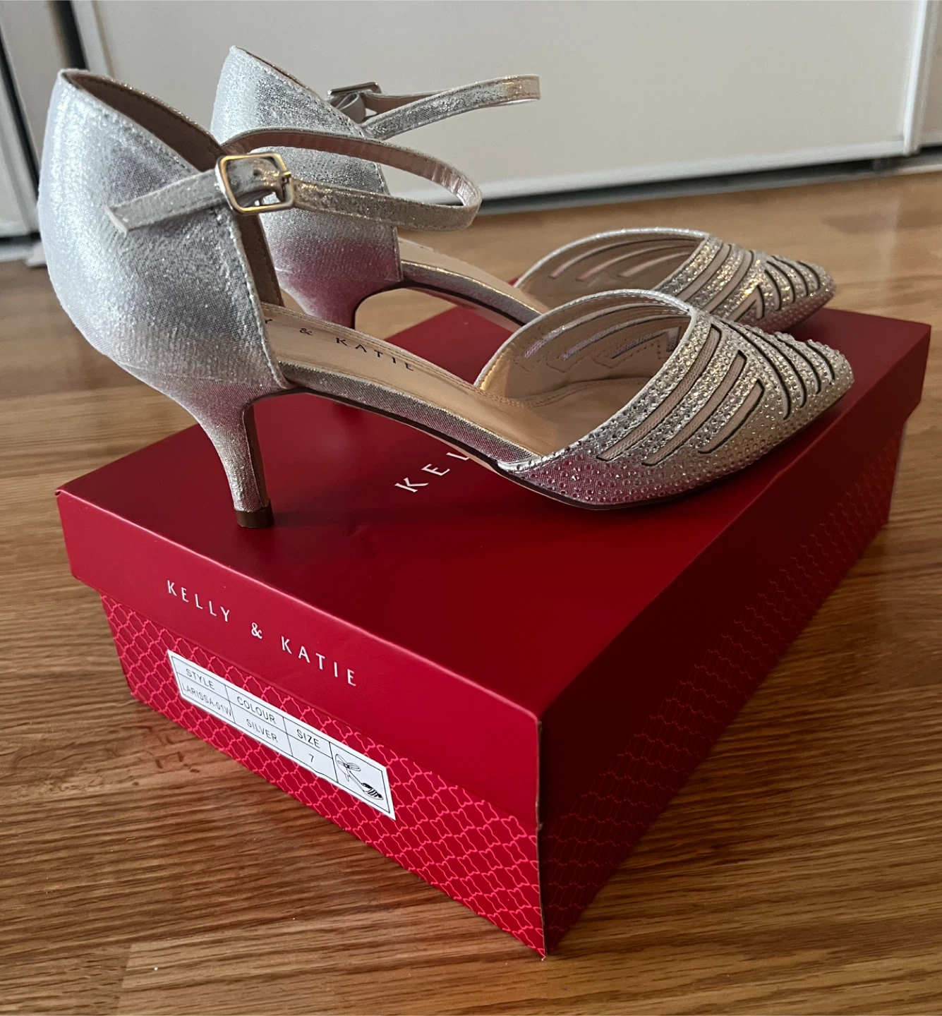 Kelly & Katie Silver Heels - Size 7 - photo 3