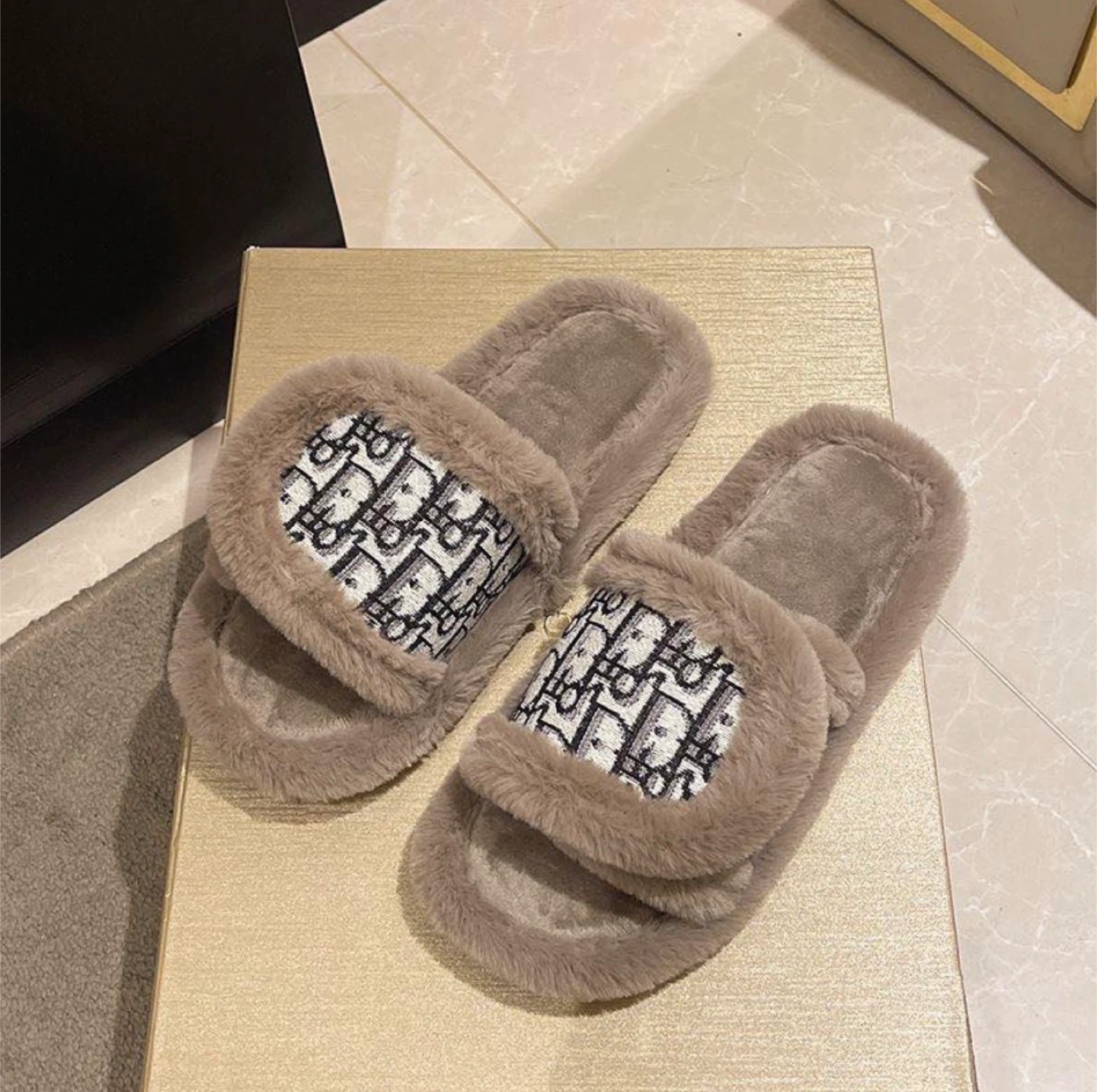 Furry House slippers - photo 3