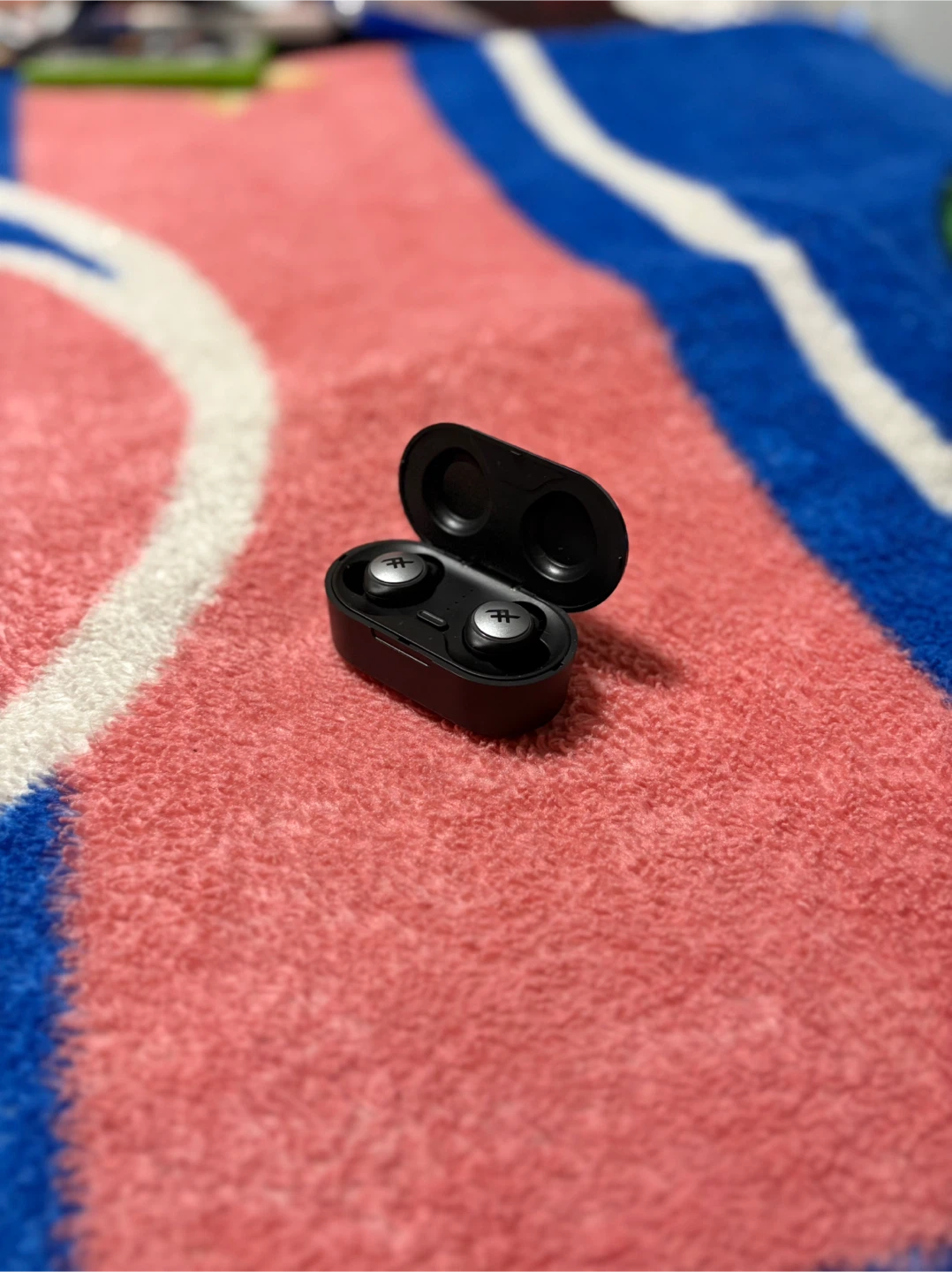 iHome Speaker & Wireless Earbuds - photo 3