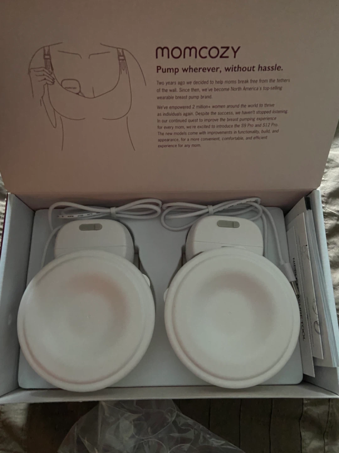Momcozy S9 Pro Wearable Breast Pump + Motif Storage Bags