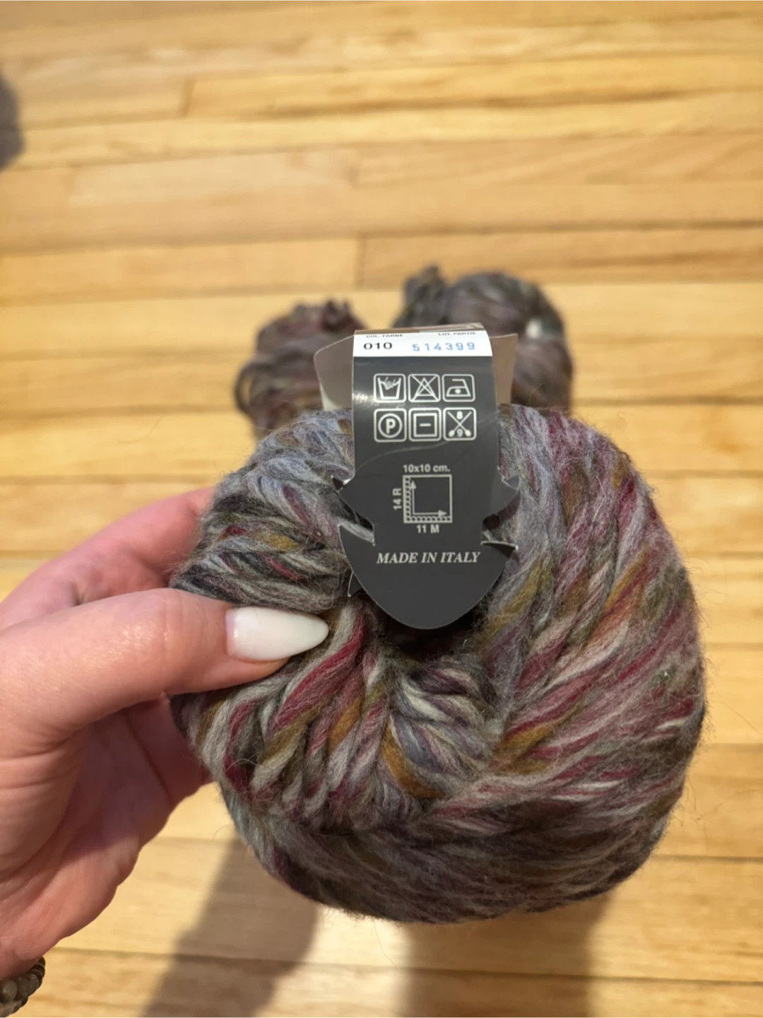 Virgin Wool Yarn - 6 Skeins - photo 2