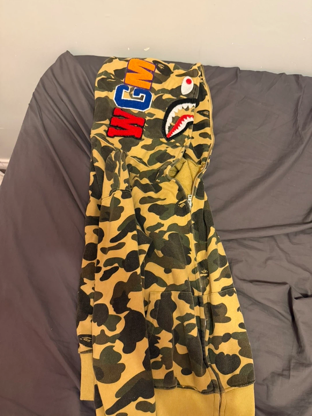 Bape Shark Hoodie Authentic size M)