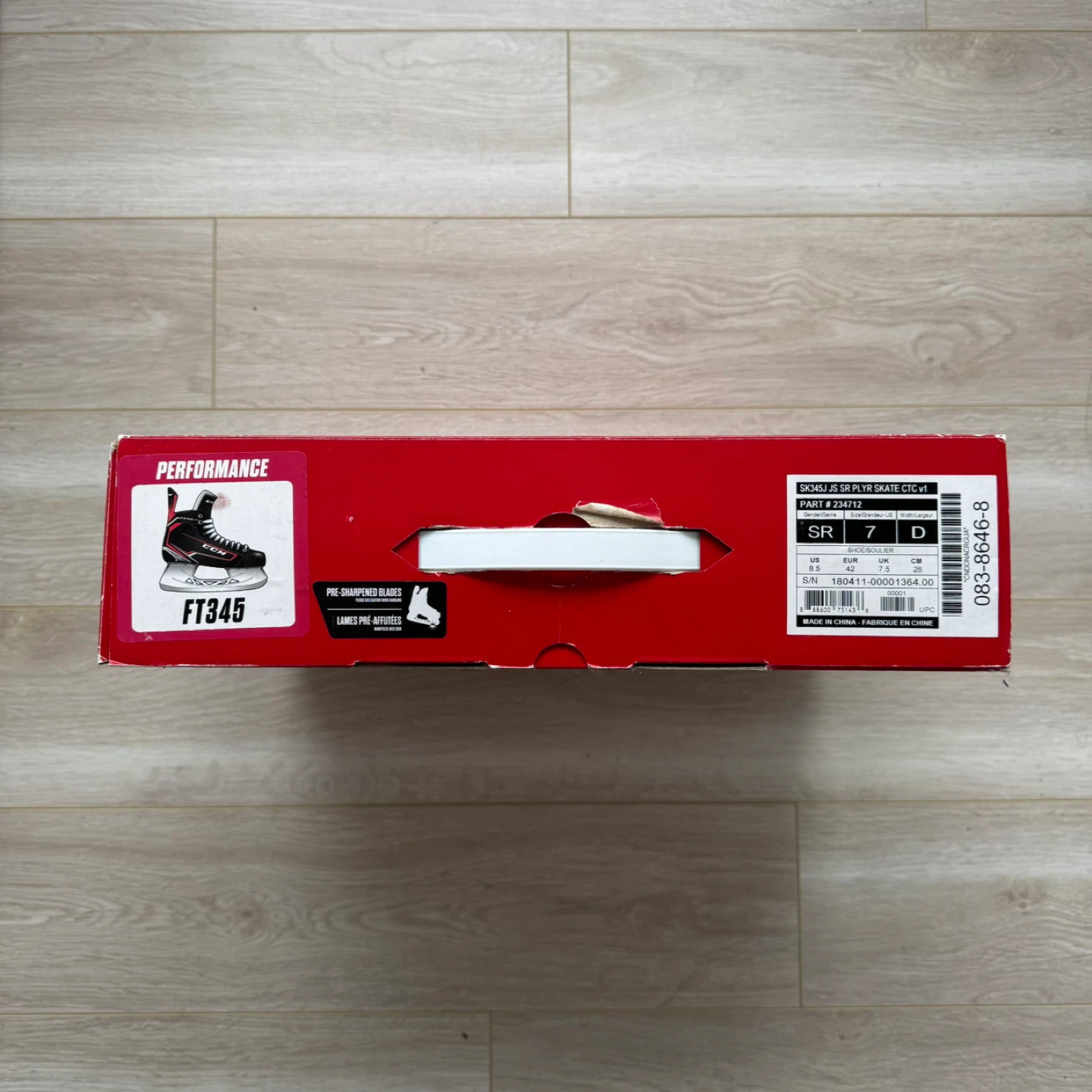 Ice Skate CCM size 8.5 with box - photo 3