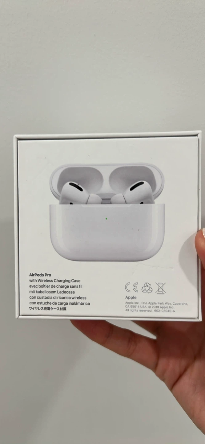 Apple AirPods Pro gen1 with Wireless Charging Case