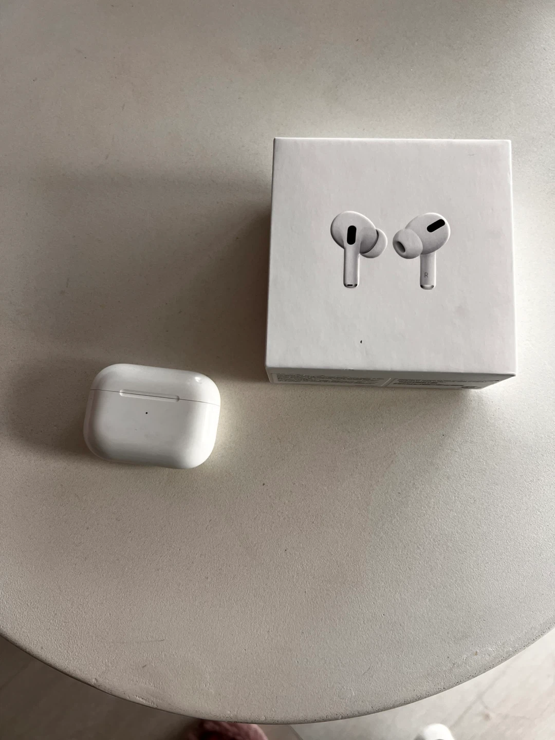 Apple AirPods Pro gen1 with Wireless Charging Case - photo 3