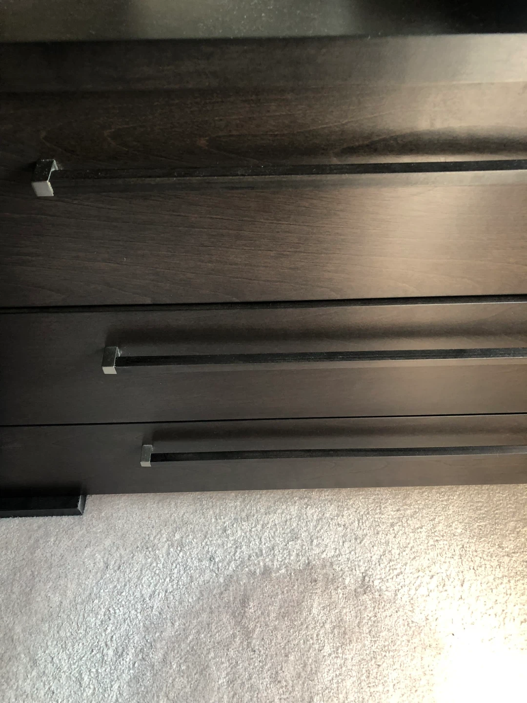3 piece set Wood Dresser and 2 nightstands - photo 2