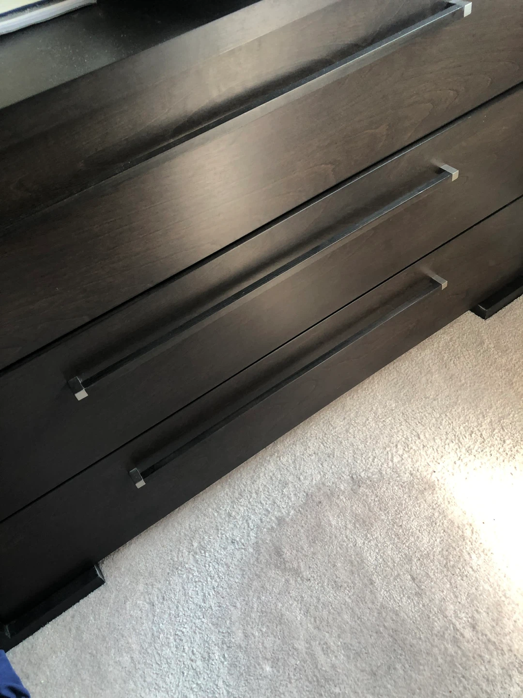 3 piece set Wood Dresser and 2 nightstands - photo 3