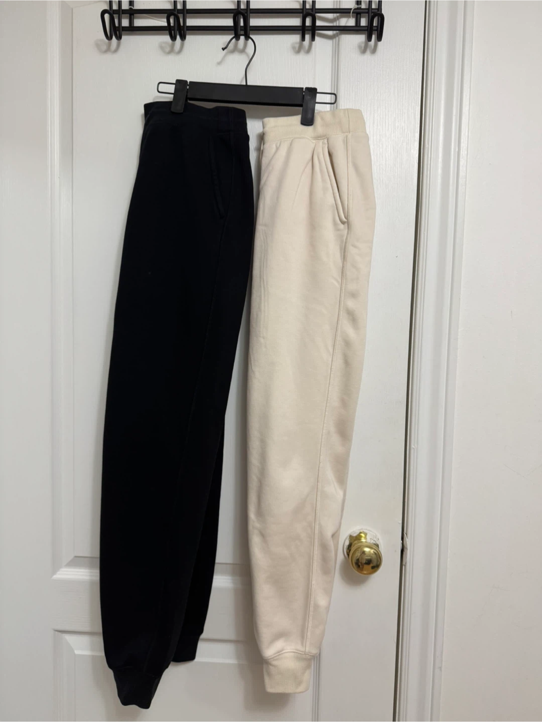 Set 2 Uniqlo Sweatpants - Black and Beige - Size M - photo 2
