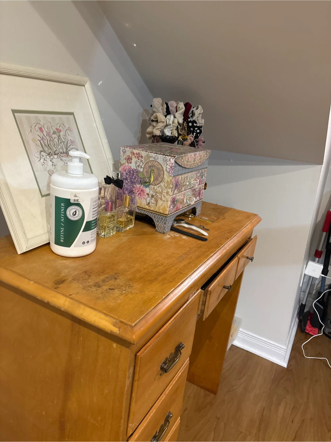 Vanity Table with Drawers - photo 2