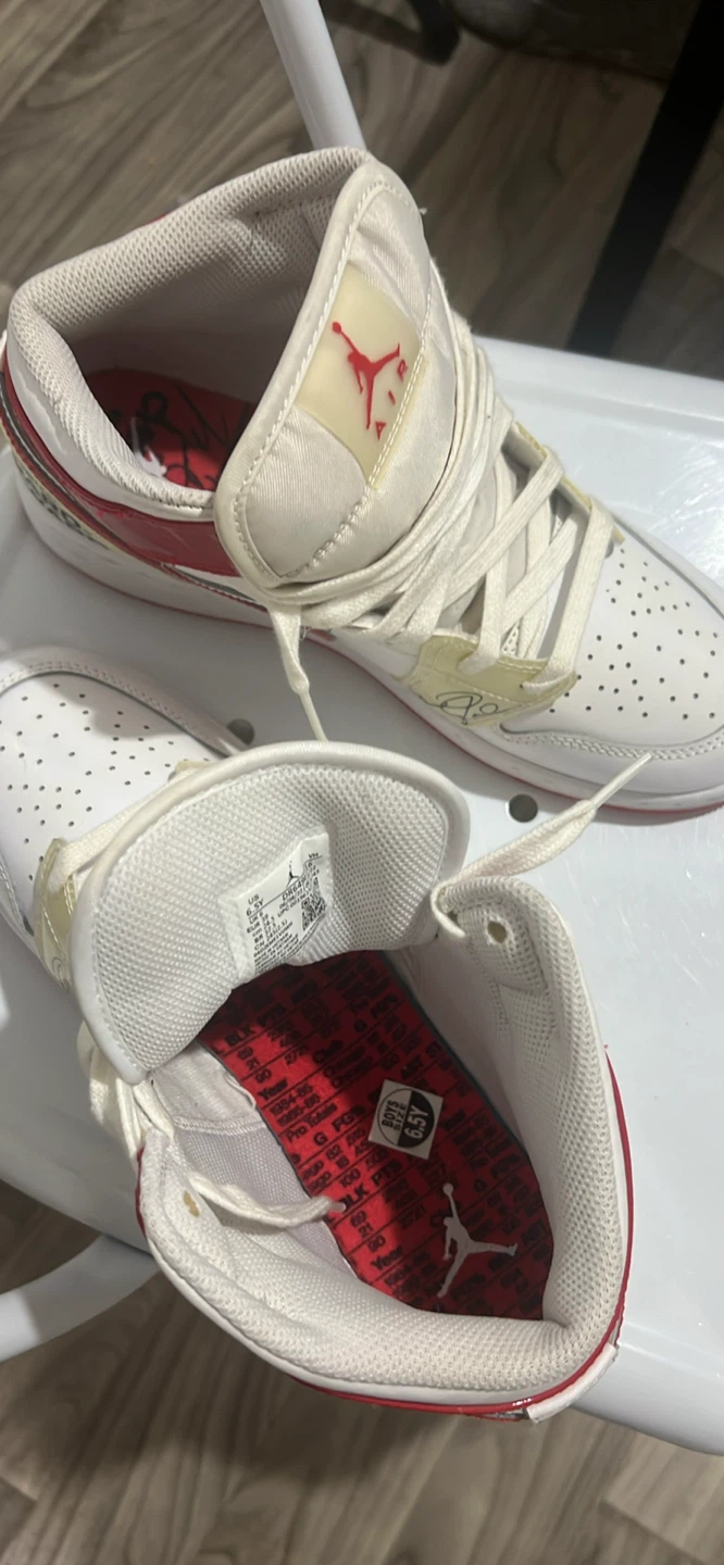 Air Jordan 1 Mid SE Cream/Red Size 6.5 Youth - photo 2