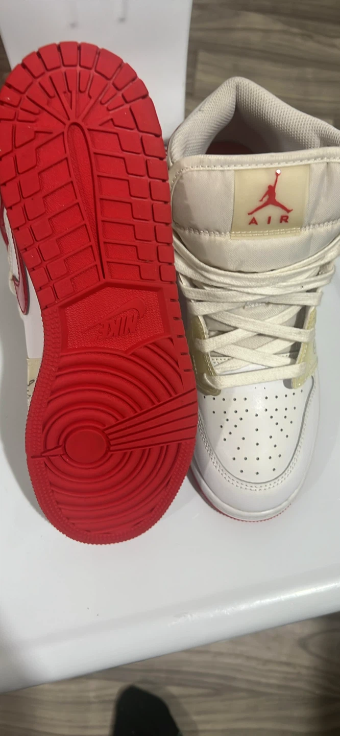 Air Jordan 1 Mid SE Cream/Red Size 6.5 Youth