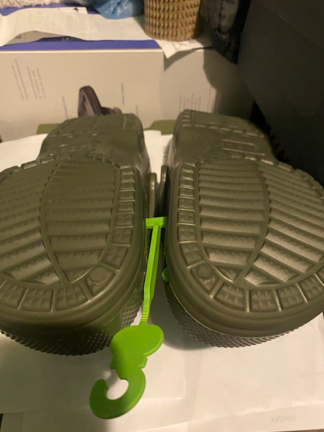 Crocs Unisex Green Clogs Size 7 or 9 - photo 2