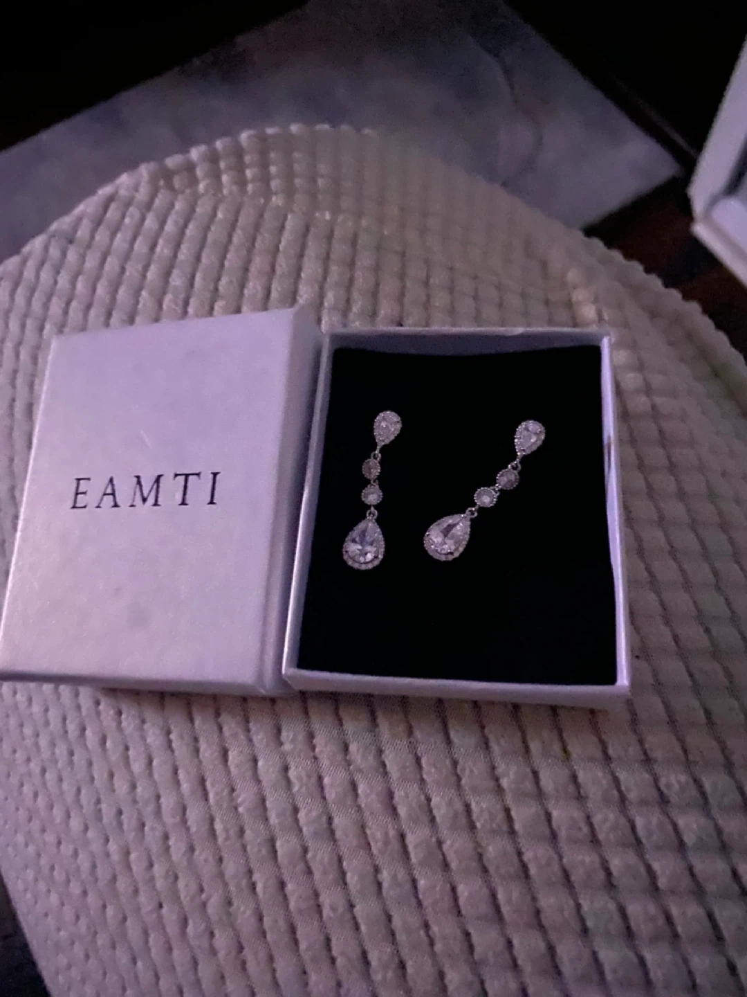EAMTI Silver Teardrop Dangle Earrings - New in Box - photo 4