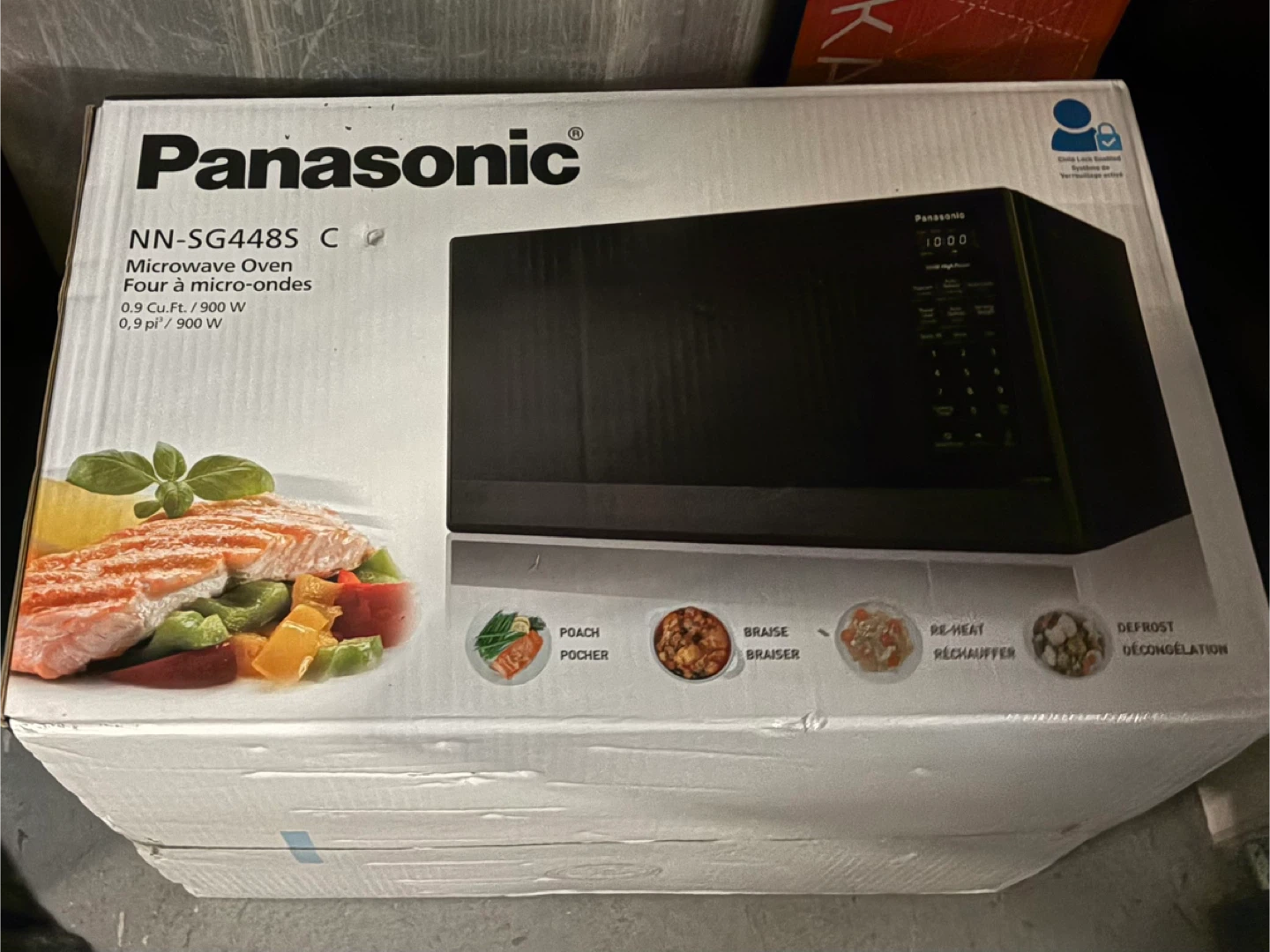 Panasonic 0.9 cu. ft. Microwave, new in box - photo 3