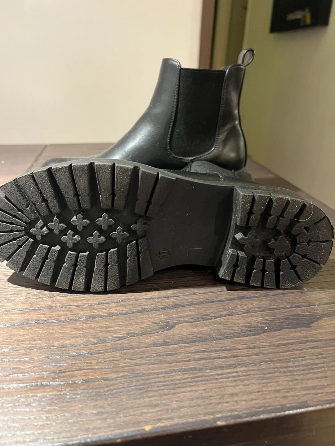 Steve Madden Black Leather Chelsea Boots - Size 7 - photo 3