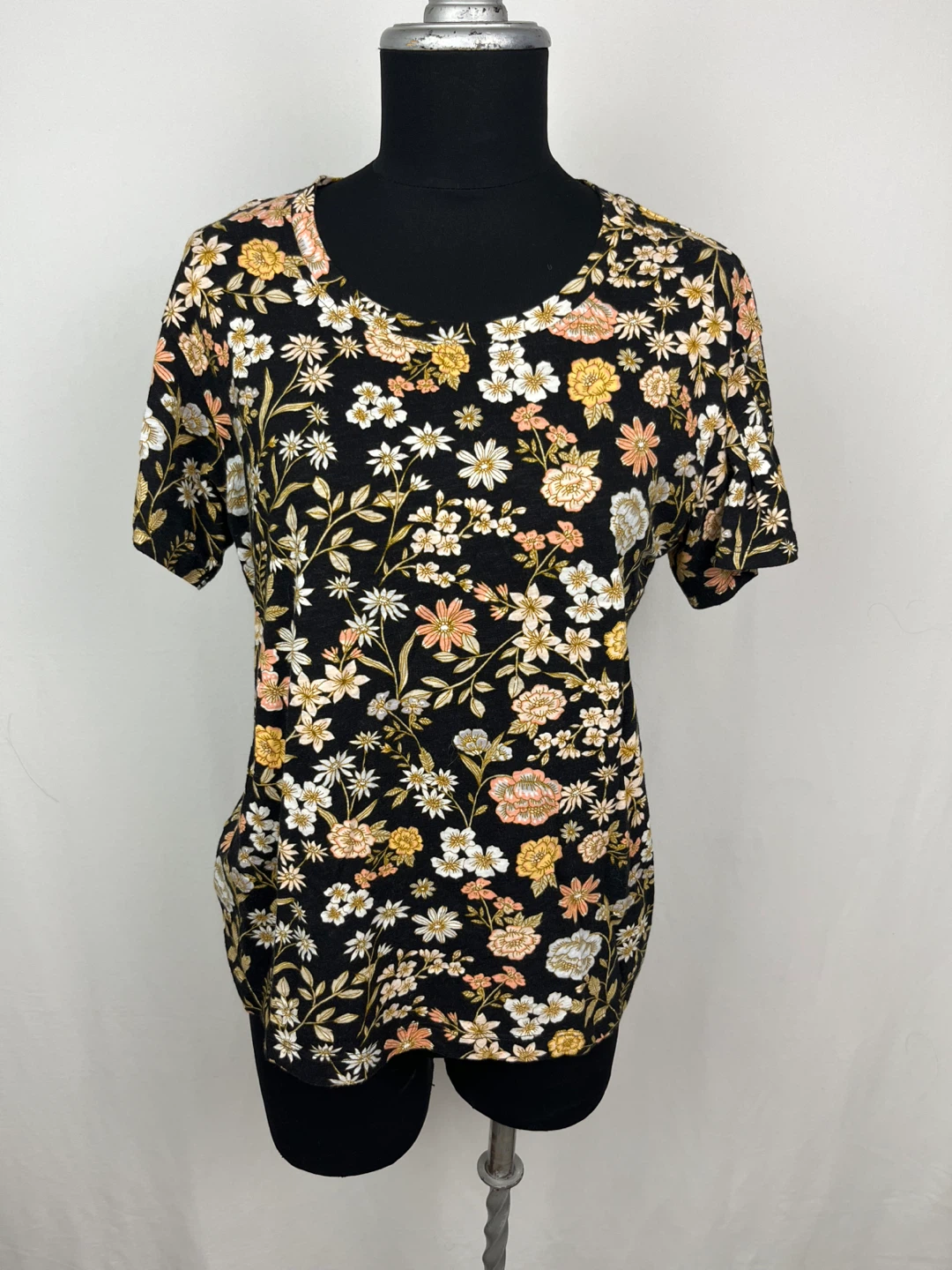 Lord & Taylor Petite Floral T-Shirt Size M